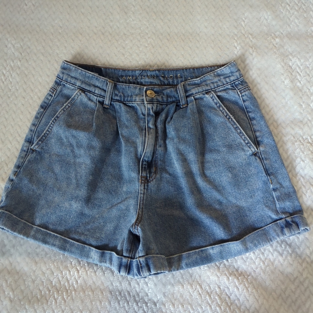 American Eagle Jean Shorts Light Wash Denim Cuff Women's Size 6 Small
